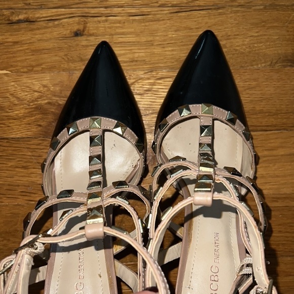 WOMEN’S BCBGENERATION DARRON TWO-TONE PATENT PUMP - Picture 2 of 6